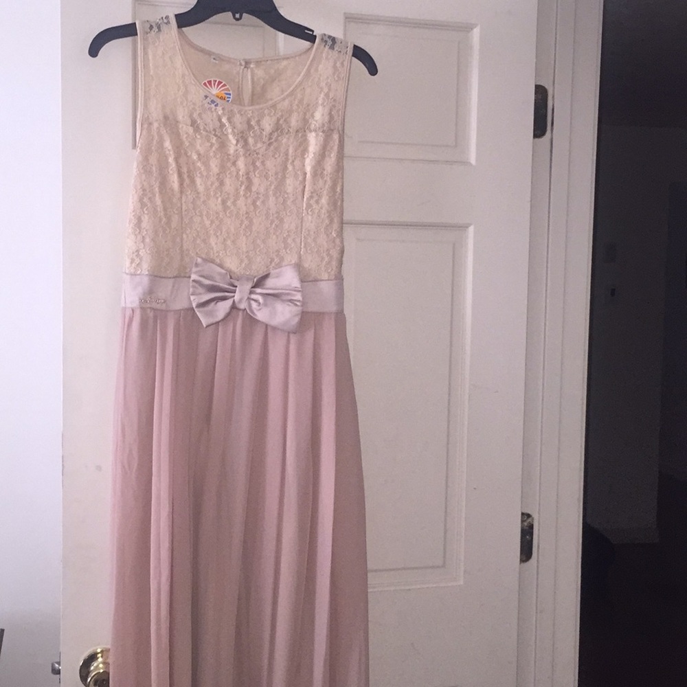 Gorgeous Lace Maxi formal Gown